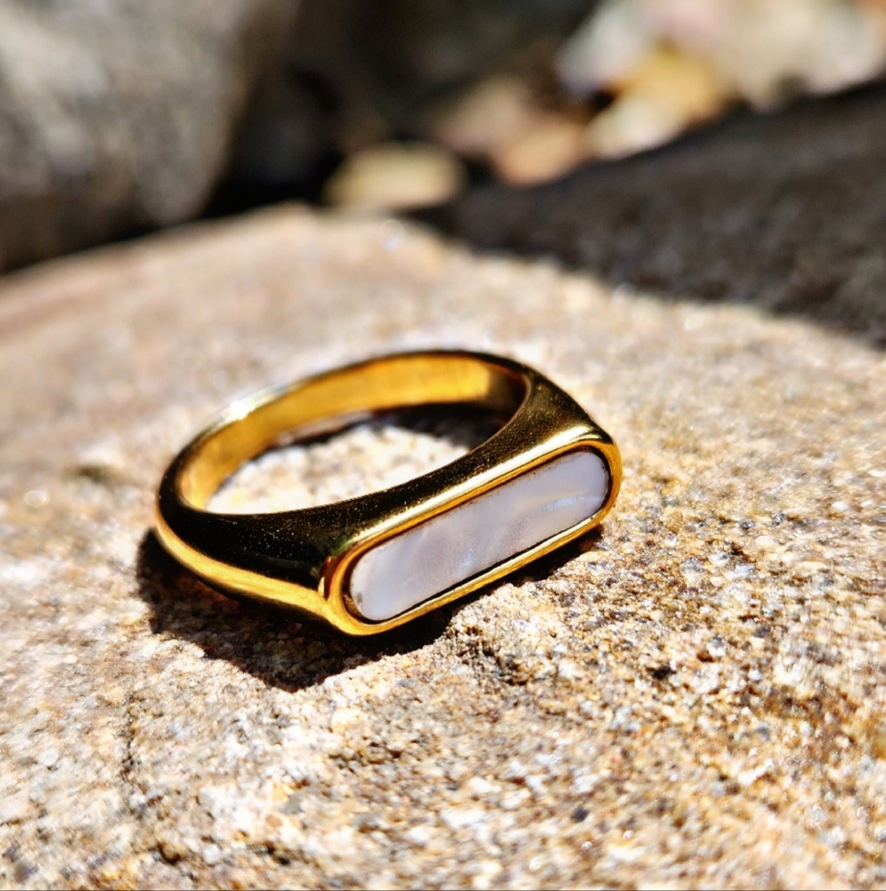 Elegant Gold Tone Mother of Pearl Bar Ring Size 10